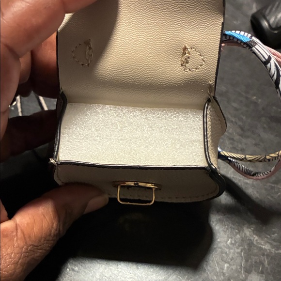 Elegant Cream and Gold Women's Bag charm or king chain - Picture 2 of 3